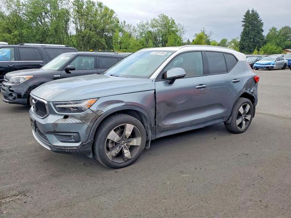 2019 VOLVO XC40