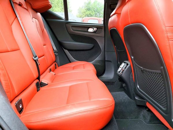 2019 VOLVO XC40 Momentum