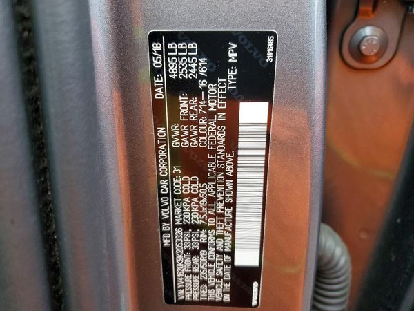 2019 VOLVO XC40 Momentum