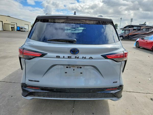 2025 TOYOTA SIENNA XSE — DIRR