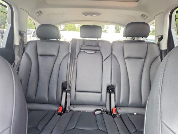 2023 AUDI Q7 quattro Premium Plus