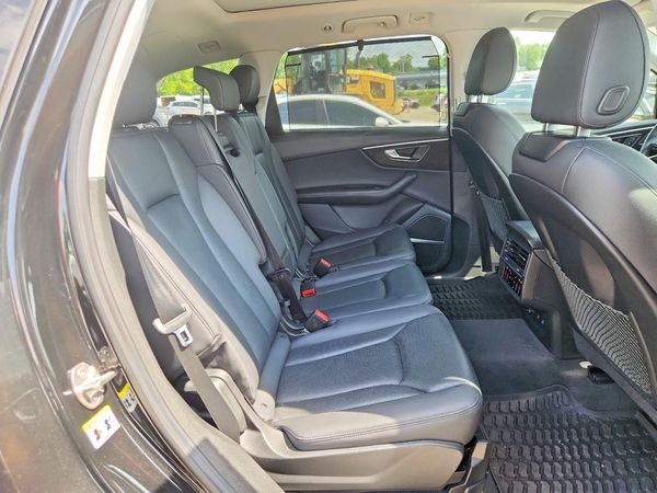 2023 AUDI Q7 quattro Premium Plus