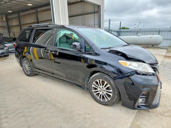 2019 TOYOTA SIENNA