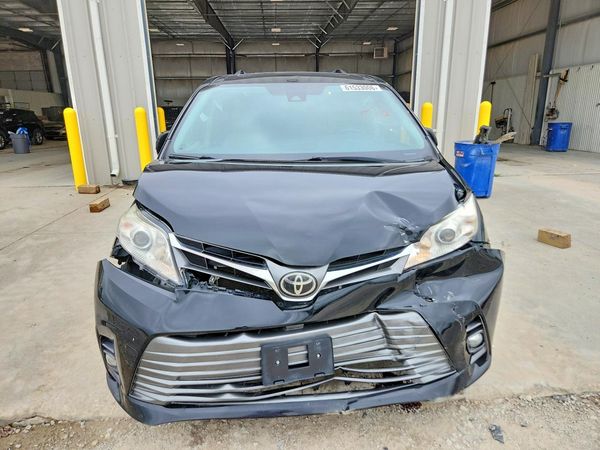 2019 TOYOTA SIENNA