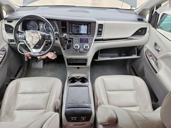 2019 TOYOTA SIENNA