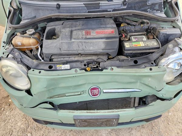 2014 FIAT 500 Pop — Engine bay