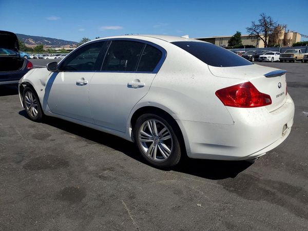 2015 INFINITI Q40