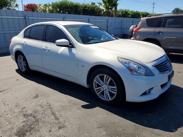 2015 INFINITI Q40