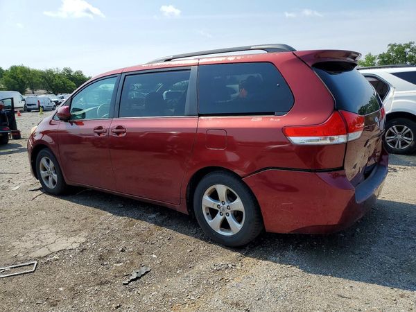 2012 TOYOTA SIENNA