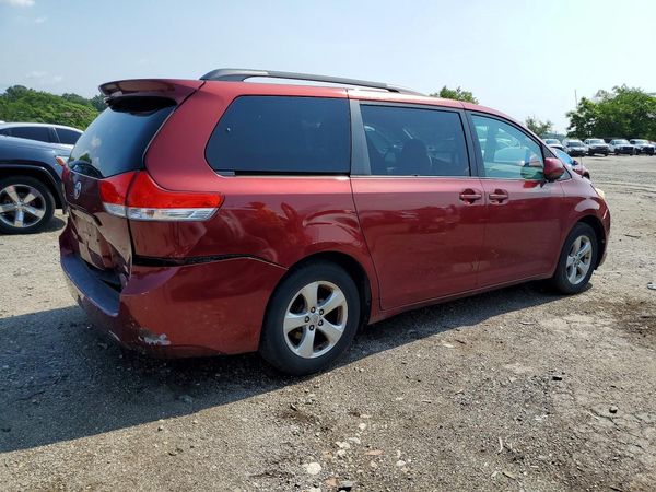 2012 TOYOTA SIENNA
