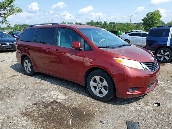 2012 TOYOTA SIENNA