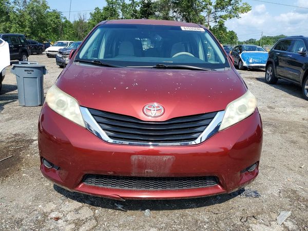 2012 TOYOTA SIENNA