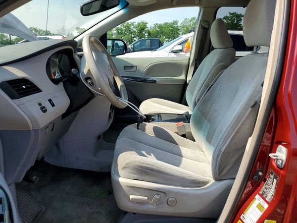 2012 TOYOTA SIENNA