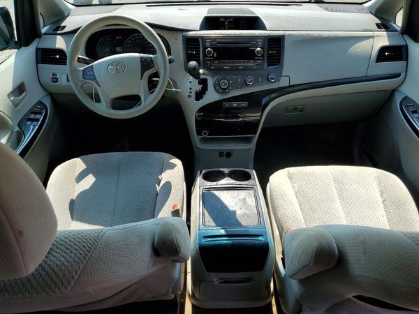 2012 TOYOTA SIENNA