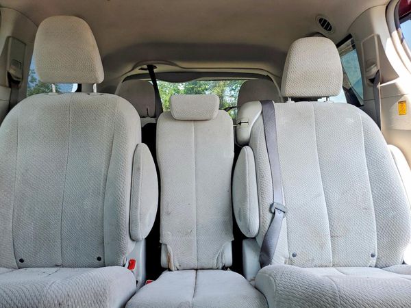 2012 TOYOTA SIENNA