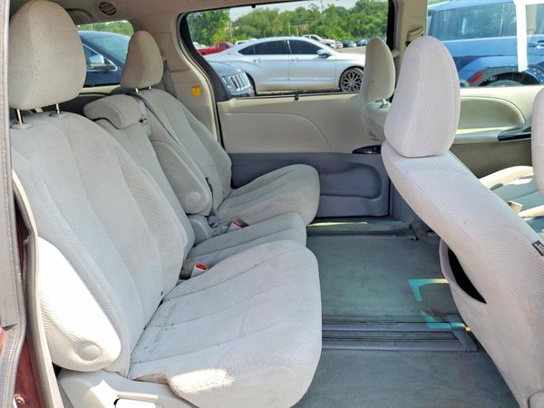 2012 TOYOTA SIENNA