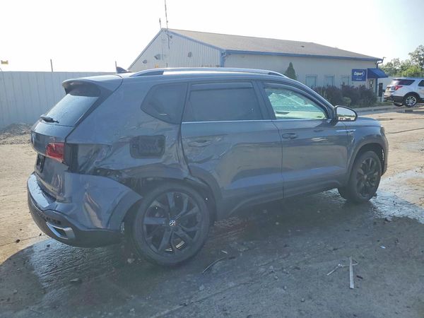 2022 VOLKSWAGEN TAOS 4Motion SE