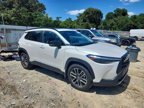 2026 TOYOTA COROLLA CROSS XLE