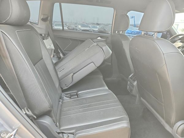 2024 VOLKSWAGEN TIGUAN 4Motion SE R-Line Black