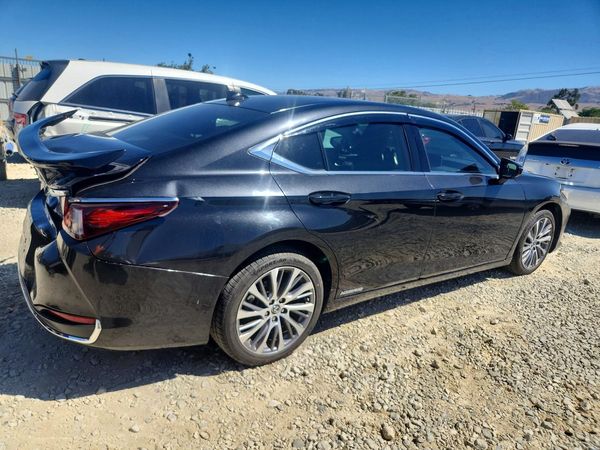 2021 LEXUS ES 300h Premium