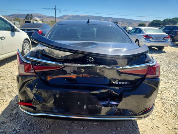 2021 LEXUS ES 300h Premium