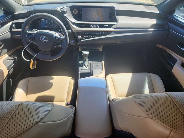 2021 LEXUS ES 300h Premium