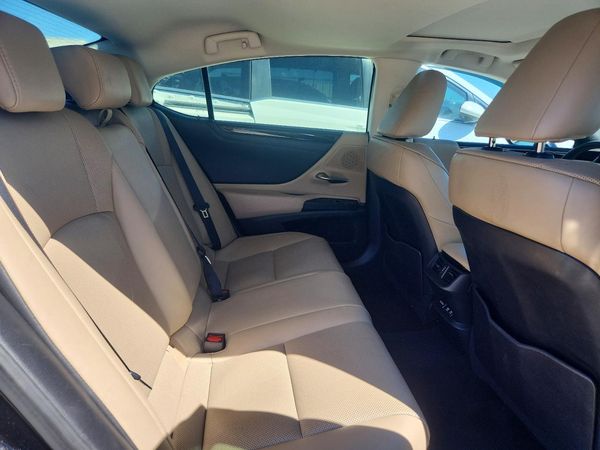 2021 LEXUS ES 300h Premium