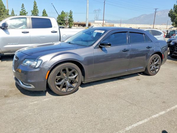 2019 CHRYSLER 300