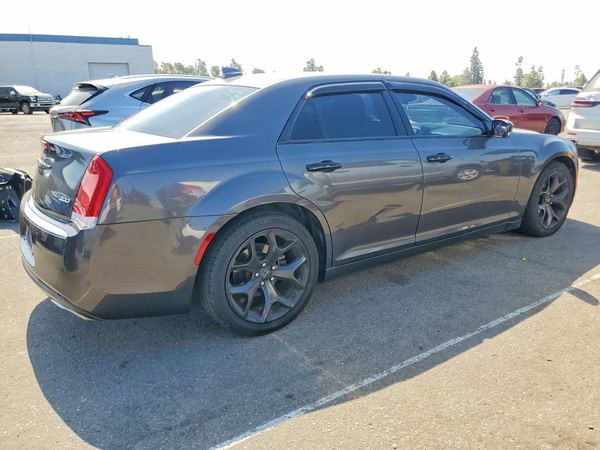 2019 CHRYSLER 300