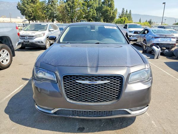 2019 CHRYSLER 300