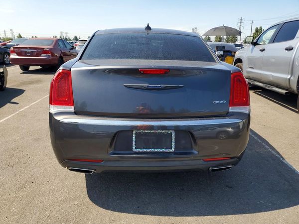 2019 CHRYSLER 300