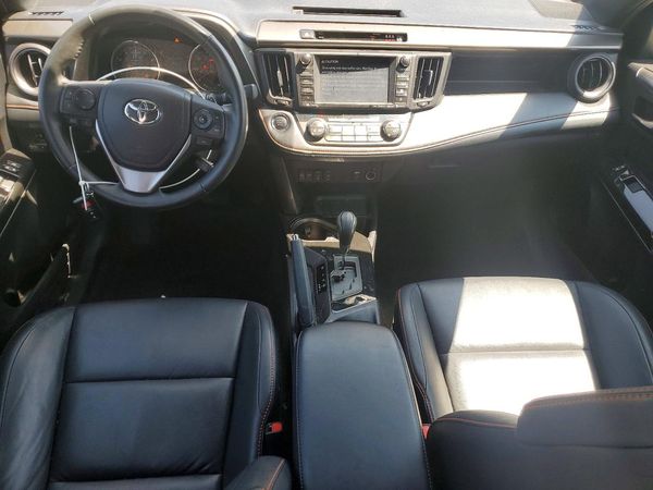 2018 TOYOTA RAV4 SE
