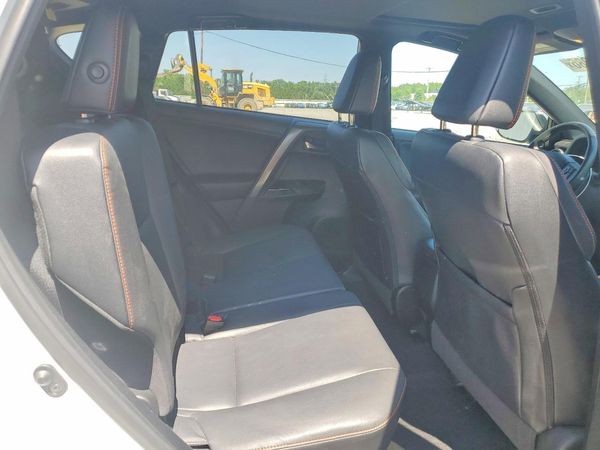 2018 TOYOTA RAV4 SE