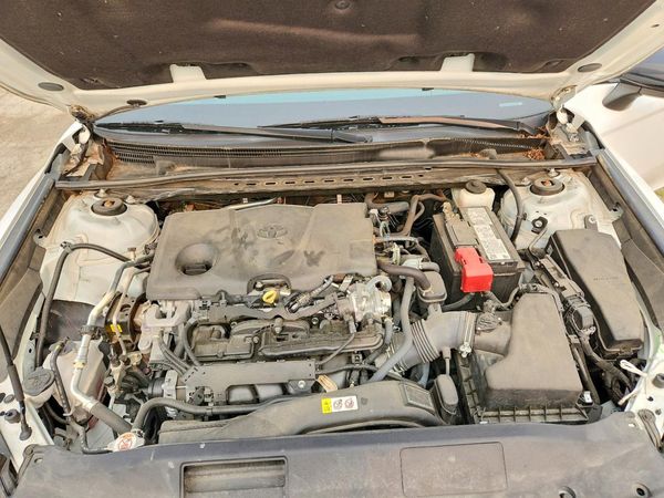 2021 TOYOTA CAMRY SE — Engine bay