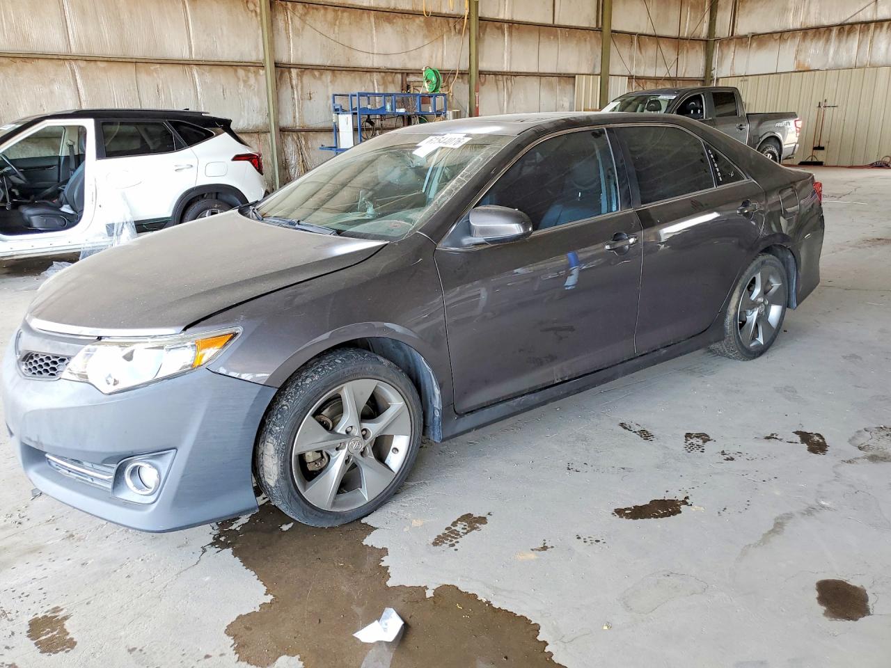 2014 TOYOTA CAMRY — Front 3/4