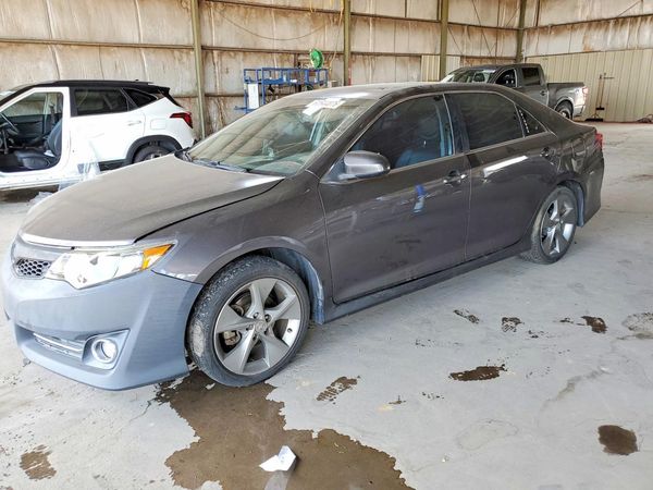 2014 TOYOTA CAMRY — Front 3/4