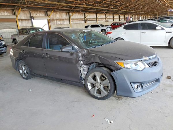 2014 TOYOTA CAMRY — Passenger 3/4