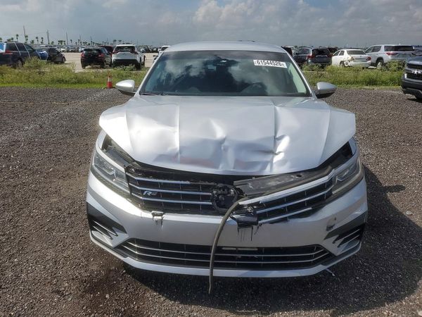 2017 VOLKSWAGEN PASSAT
