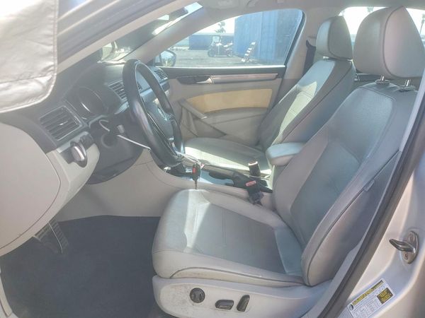 2017 VOLKSWAGEN PASSAT