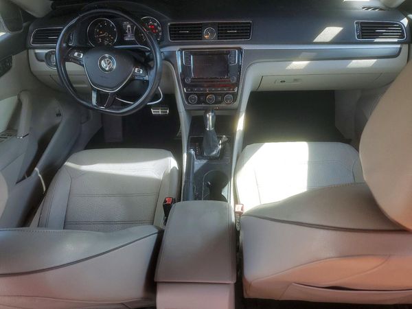 2017 VOLKSWAGEN PASSAT