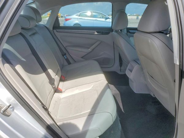 2017 VOLKSWAGEN PASSAT