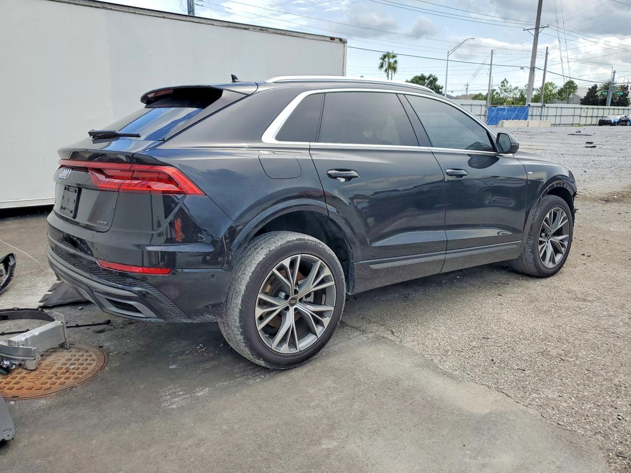 2023 AUDI Q8