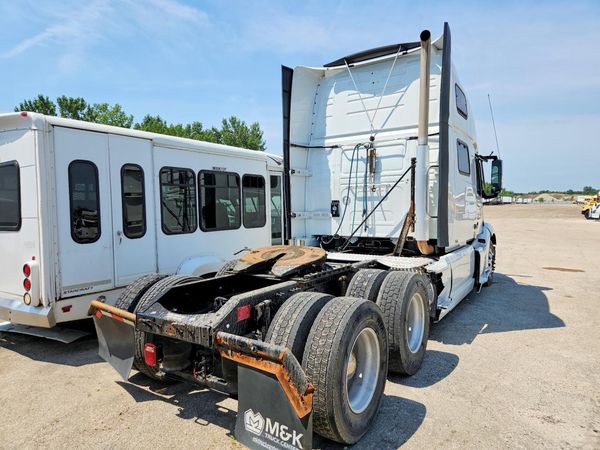 2019 VOLVO VNL