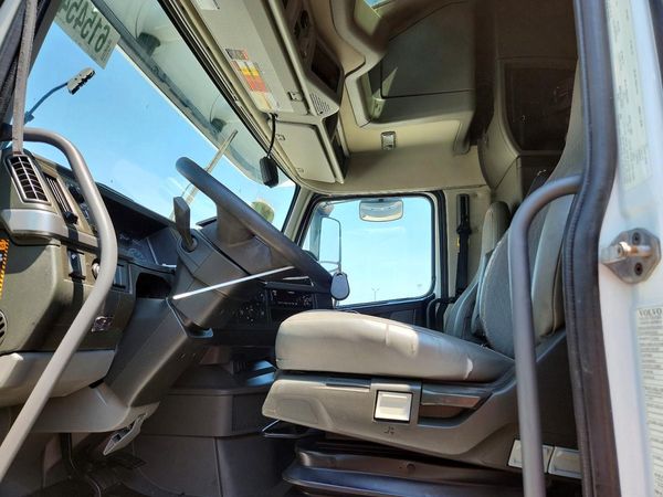 2019 VOLVO VNL