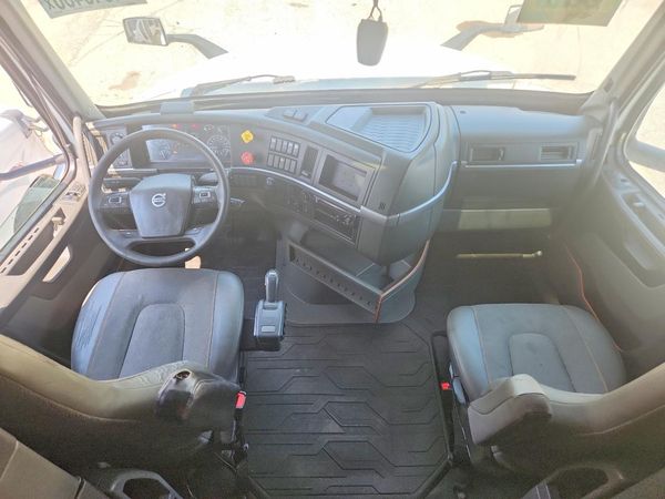 2019 VOLVO VNL