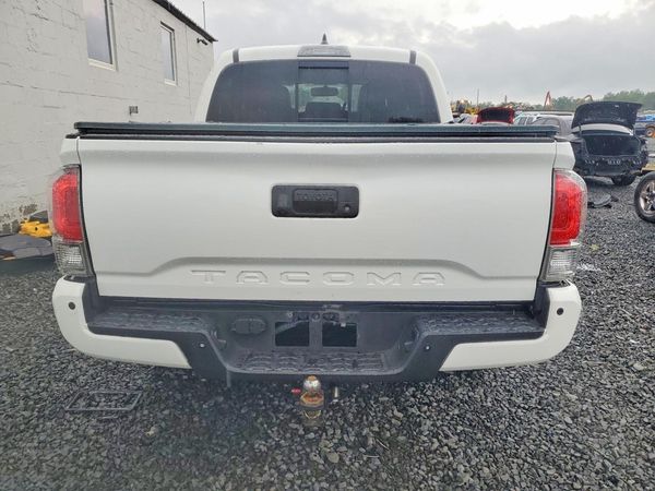 2017 TOYOTA TACOMA Limited