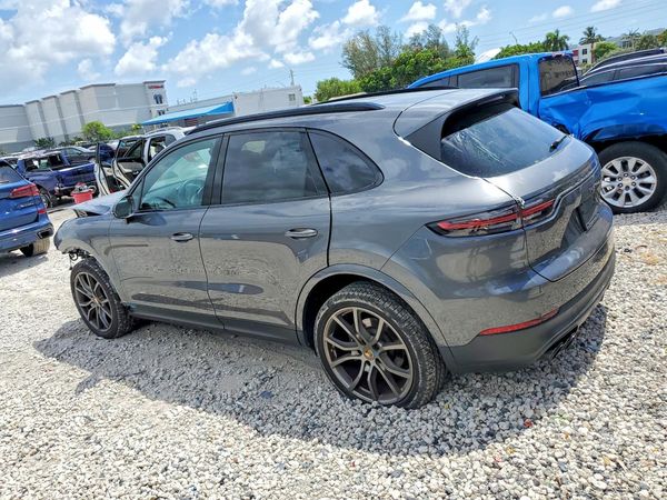 2022 PORSCHE CAYENNE Base