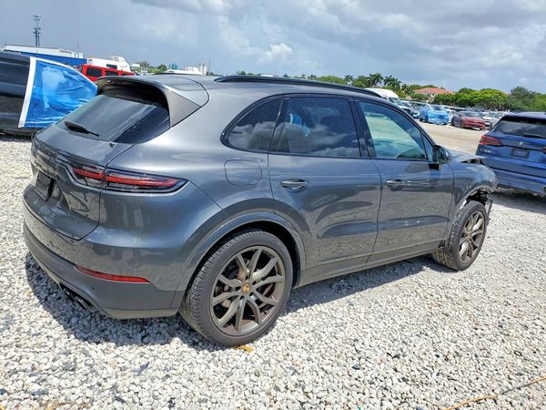 2022 PORSCHE CAYENNE Base