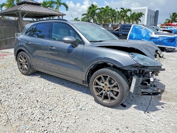 2022 PORSCHE CAYENNE Base