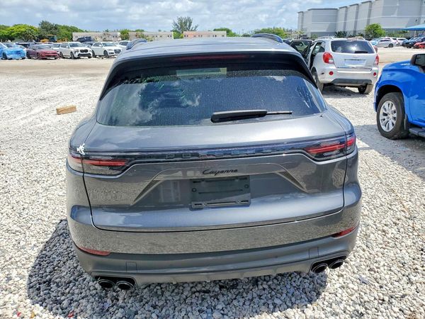 2022 PORSCHE CAYENNE Base